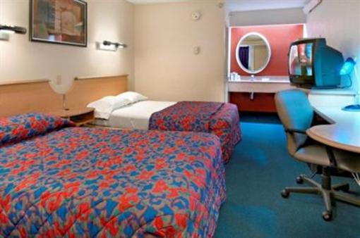 фото отеля Red Roof Inn Albany Airport