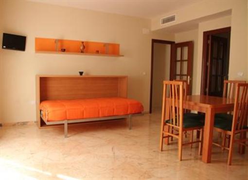 фото отеля Apartamentos Turisticos Puerta Nueva