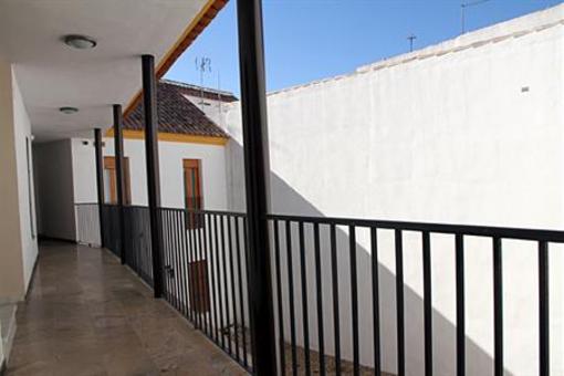 фото отеля Apartamentos Turisticos Puerta Nueva
