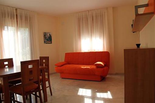 фото отеля Apartamentos Turisticos Puerta Nueva