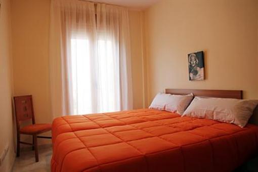 фото отеля Apartamentos Turisticos Puerta Nueva