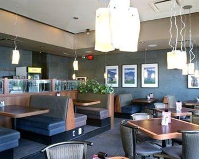 фото отеля Sandman Hotel & Suites Calgary West