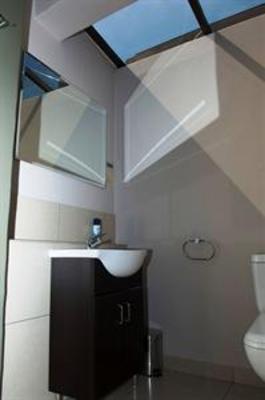 фото отеля 314 on Clark Guest House