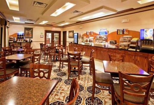 фото отеля Holiday Inn Express Hotel & Suites McPherson