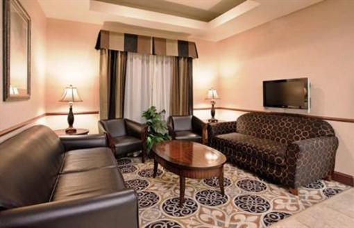 фото отеля Holiday Inn Express Hotel & Suites McPherson