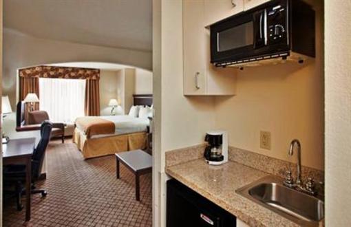 фото отеля Holiday Inn Express Hotel & Suites McPherson