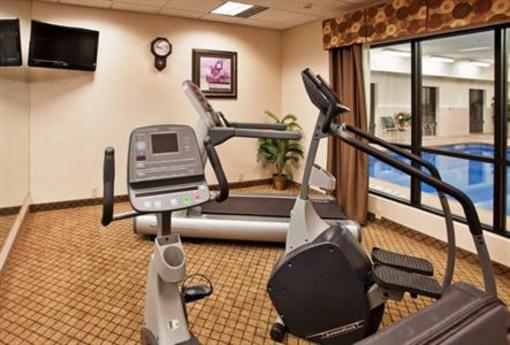 фото отеля Holiday Inn Express Hotel & Suites McPherson