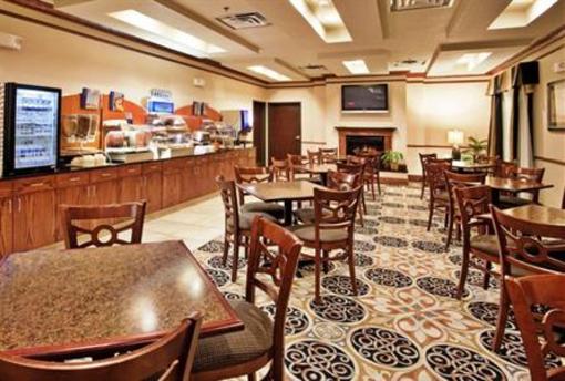 фото отеля Holiday Inn Express Hotel & Suites McPherson