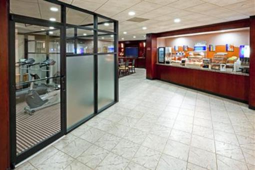 фото отеля Holiday Inn Express Paramus
