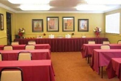 фото отеля Oxford Suites Lancaster (California)