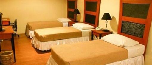 фото отеля Creekside Amorsolo Hotel