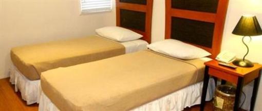 фото отеля Creekside Amorsolo Hotel