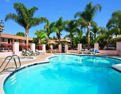 фото отеля Days Inn Suites Anaheim At Disneyland Park