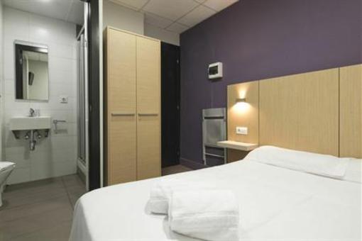 фото отеля Hostal Putxet Barcelona