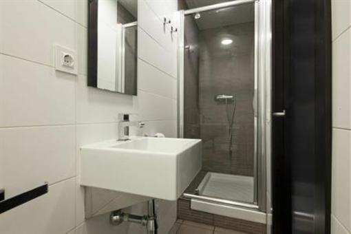 фото отеля Hostal Putxet Barcelona