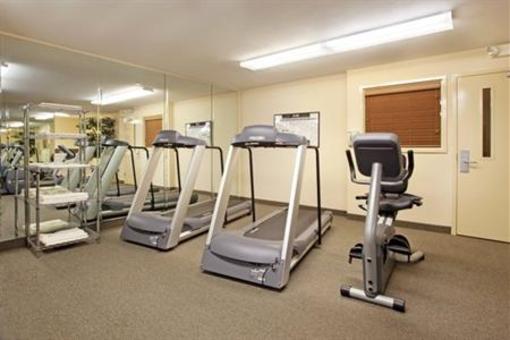 фото отеля Candlewood Suites I-26 @ Northwoods Mall