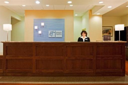 фото отеля Holiday Inn Express Hotel & Suites - Tampa Stadium Airport