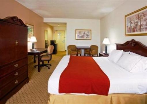 фото отеля Holiday Inn Express Hotel & Suites - Tampa Stadium Airport