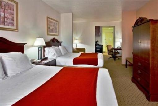 фото отеля Holiday Inn Express Hotel & Suites - Tampa Stadium Airport