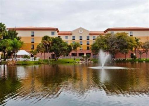 фото отеля Holiday Inn Express Hotel & Suites - Tampa Stadium Airport