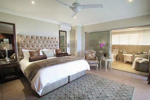 фото отеля African Oceans Manor on the Beach