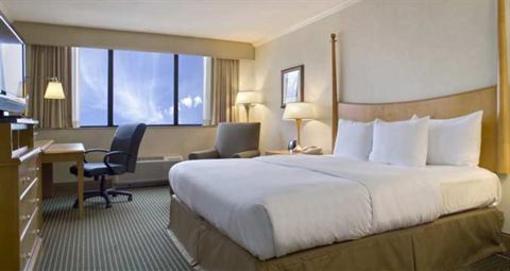 фото отеля Hilton Crystal City at Washington Reagan National Airport