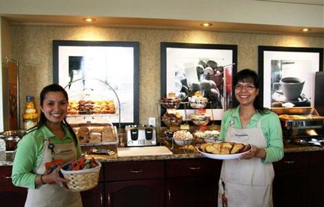 фото отеля Hampton Inn & Suites by Hilton Calgary-Airport
