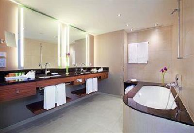 фото отеля Moevenpick Hotel & Casino Geneva