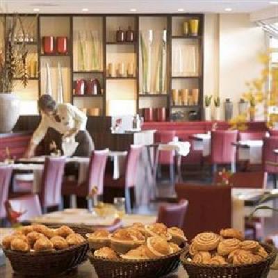 фото отеля Moevenpick Hotel & Casino Geneva