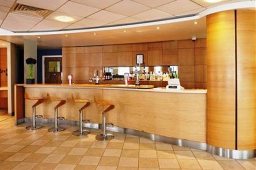 фото отеля Express By Holiday Inn Kassam Stadium Oxford