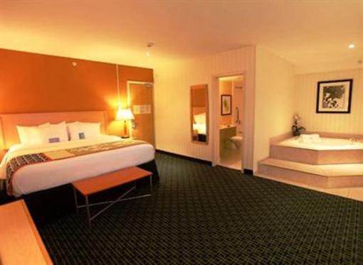 фото отеля Fairfield Inn & Suites Belleville