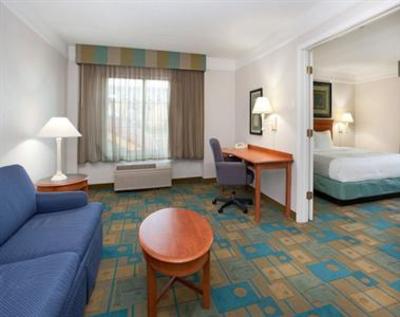 фото отеля La Quinta Inn and Suites Denver International Airport