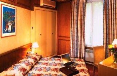 фото отеля Hotel Le Dauphin Puteaux