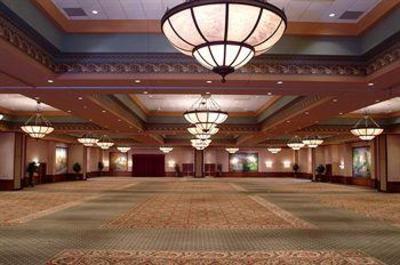 фото отеля Chateau on the Lake Resort Spa & Convention Center Branson
