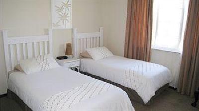 фото отеля Dolphin Inn Cape Town