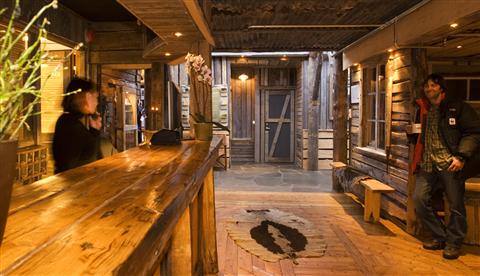 фото отеля Basecamp Trapper's Hotel
