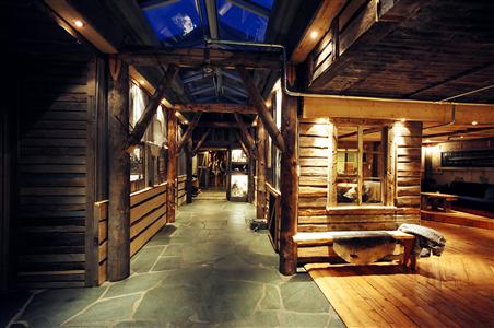 фото отеля Basecamp Trapper's Hotel