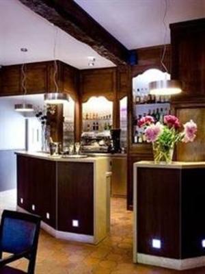 фото отеля Hostellerie Aux Vieux Remparts