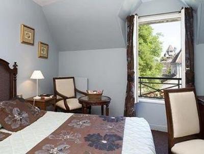 фото отеля Hostellerie Aux Vieux Remparts
