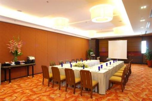 фото отеля Crowne Plaza Manila Galleria