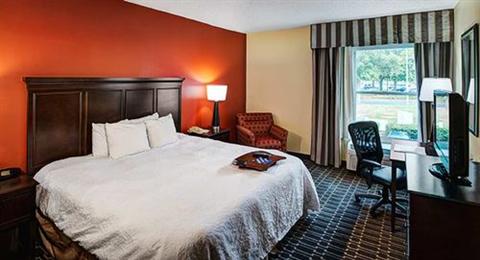 фото отеля Hampton Inn and Suites Charlotte - Arrowood Rd.