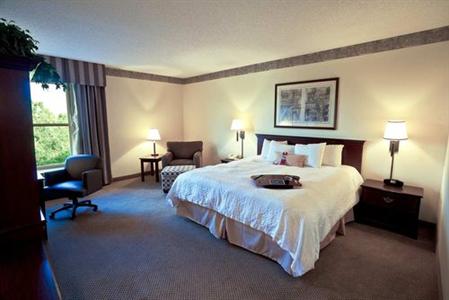 фото отеля Hampton Inn and Suites Charlotte - Arrowood Rd.