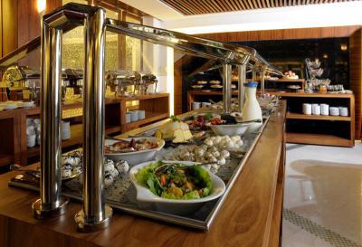 фото отеля Ramada Dammam Hotel and Suites