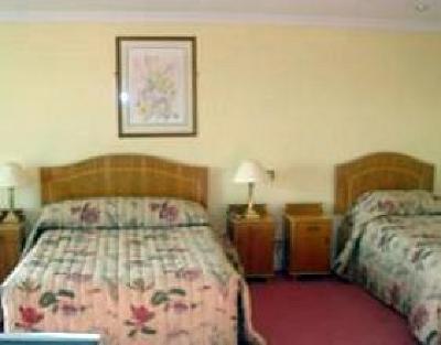 фото отеля Castle Oaks House Hotel