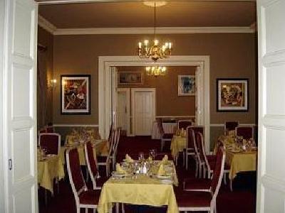 фото отеля Castle Oaks House Hotel