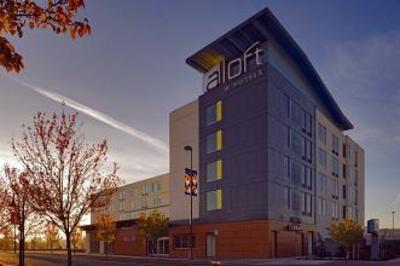 фото отеля aloft Portland Airport at Cascade Station