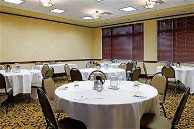 фото отеля Holiday Inn Hotel & Suites West Edmonton