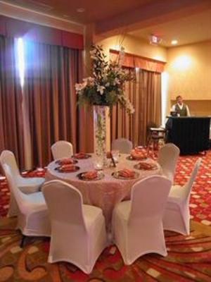 фото отеля Holiday Inn Omaha Downtown Airport