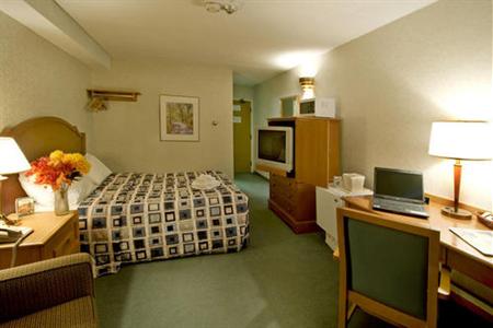фото отеля Canadas Best Value Inn & Suites Miramichi