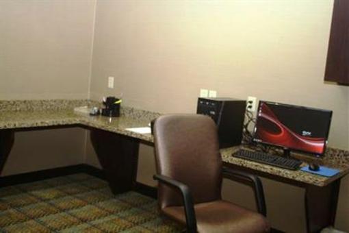 фото отеля Holiday Inn Express & Suites Fairmont